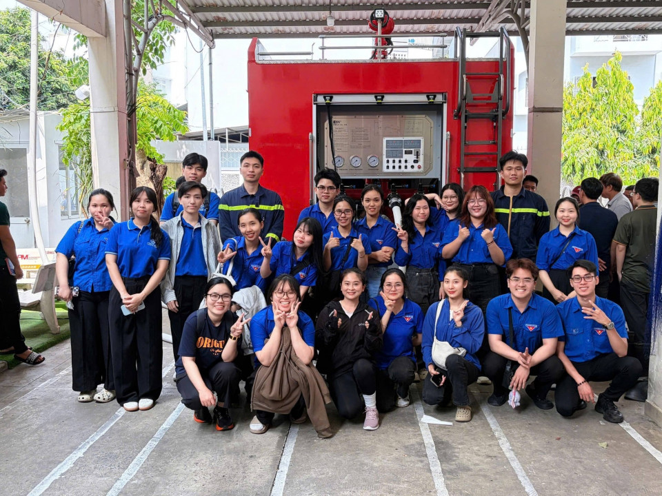 CHƯƠNG TRÌNH "TẬP HUẤN PHÒNG CHÁY CHỮA CHÁY – MỘT NGÀY LÀM CHIẾN SĨ PHÒNG CHÁY CHỮA CHÁY”